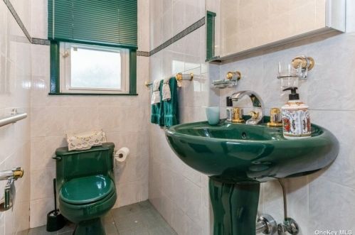 908 New Hyde Park Rd, New Hyde Park NY  11040-3205 exterior