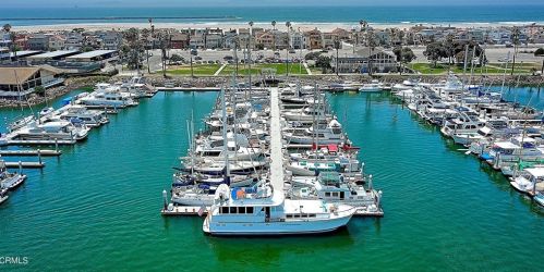 5239 Surfrider Way, Oxnard CA  93035-1070 exterior