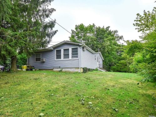 61 Roslyn Dr, Muttontown NY  11545-1733 exterior