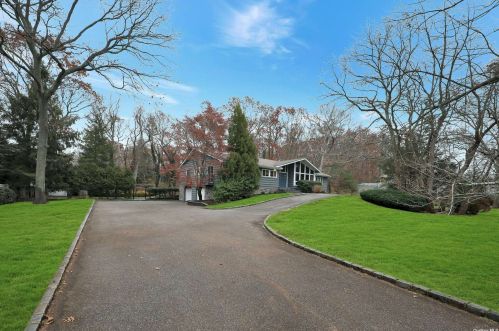 35 Astro Pl, Huntington Station, NY 11746-5728