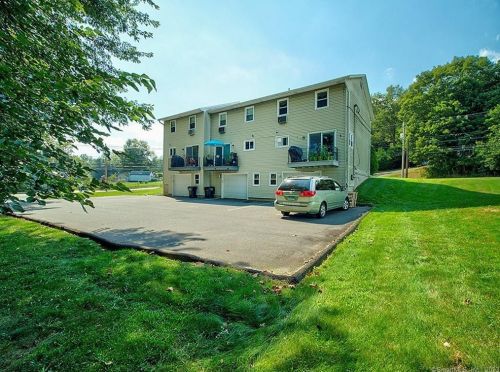 466 Elm St, Wallingford, CT 06492-3269