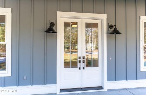 26 Alumni Rd, Beaufort, SC 29907-2523