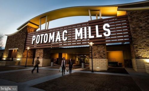 3442 Beale Ct, Woodbridge VA  22193-1702 exterior