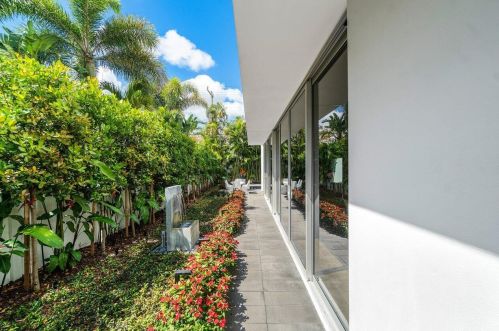 318 7 Ave, Delray Beach FL 33483-5555 exterior