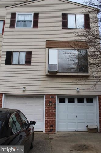 1527 Gregg St, Philadelphia, PA 19115-4283