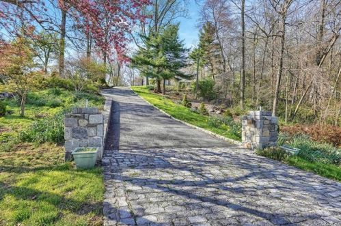 1158 Underhill Ave, Yorktown Hgts, NY 10598-5715