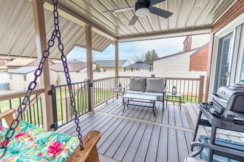 453 Riverview Dr, New Kensington PA  15068-5936 exterior