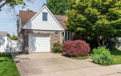 164 Gilmore Blvd, Floral Park, NY 11001-3719