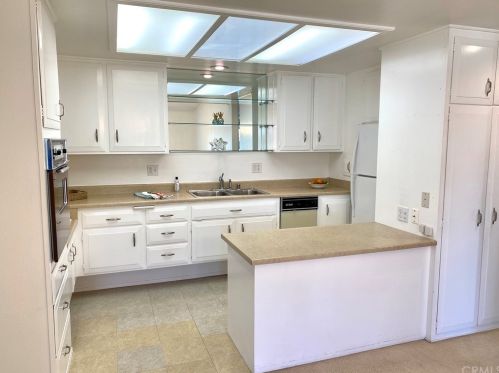 1650 Glenview Rd, Seal Beach, CA 90740-4186