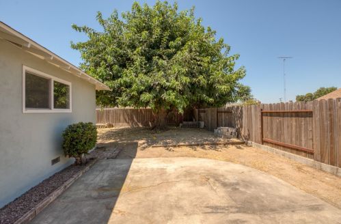 498 Cloverland Way, Valley Home CA 95361-2604 exterior
