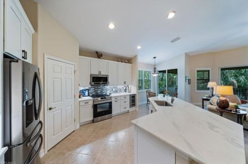 2001 Tarpon Bay Dr, Naples, FL 34119-9009
