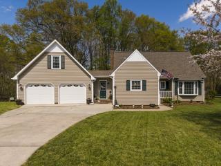 2049 Fox Run Rd, Burlington, NC 27215-1930