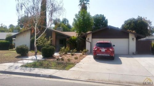 105 Carr St, Bakersfield, CA 93309-1909