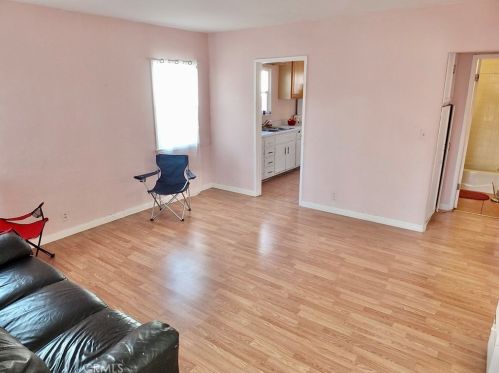 2426 Hayes Ave, Long Beach, CA 90810-3234