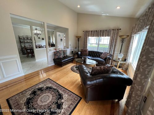 39 Riva Blvd, Bricktown NJ 08723-7983 exterior