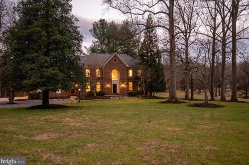 281 Golden Woods Ct, Great Falls VA  22066-4152 exterior