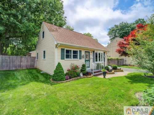 11 Diamond Ct, East Brunswick, NJ 08816-4314