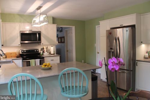 5407 Lee White Ln, Fredericksburg, VA 22407-1690