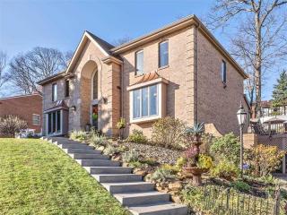 405 Pine Villa Dr, Gibsonia, PA 15044-7438