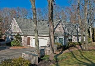7 Carry Ln, Huntington Station, NY 11747-3903