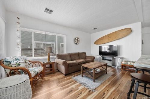 42 El Paseo St, Newport Beach CA  92663-4426 exterior