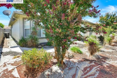 1549 Maple Valley St, Manteca CA 95336-5127 exterior