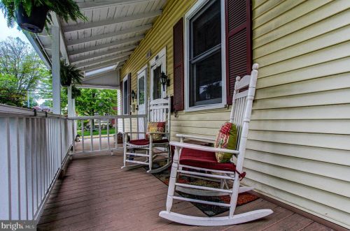 189 Oakland Ave, Gardenville PA  18901-4646 exterior