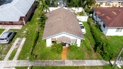 206 2nd Ter, Dania Beach FL  33004-4008 exterior