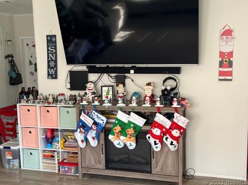 5266 Pineland Ave, Daytona Beach FL  32127-8218 exterior