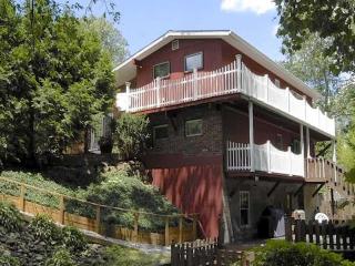 17 Kirby Dr, Oliphant Furnace, PA 15401-5271
