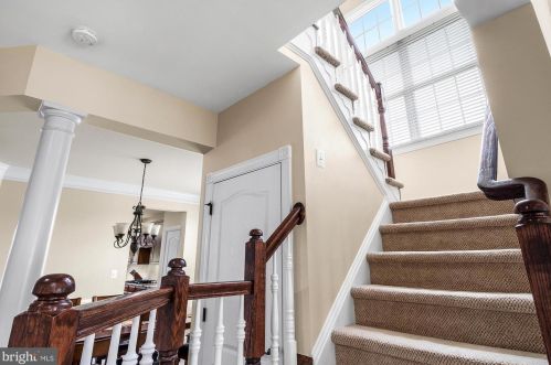 5737 Waterloo Bridge Cir, Haymarket VA  20169-8117 exterior