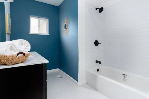 5137 Fairfax Ave, Oakland CA  94601-5410 exterior