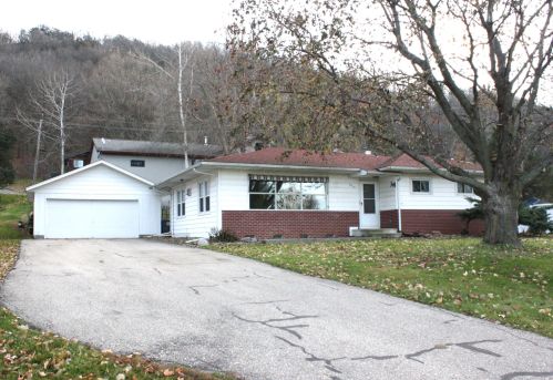3215 Elm Dr, La Crosse, WI 54601-7879