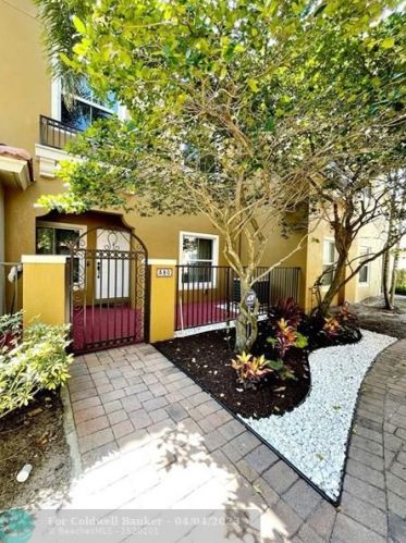 380 Lake Monterey Cir, Boynton Beach FL  33426-8444 exterior