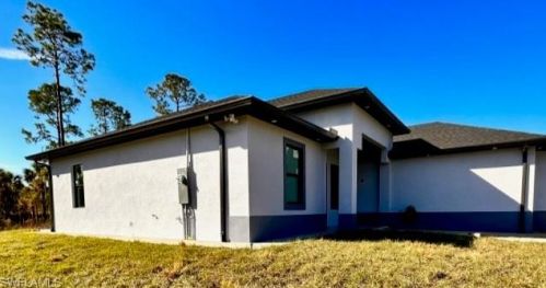 4075 8th Ave, Naples, FL 34117-9149