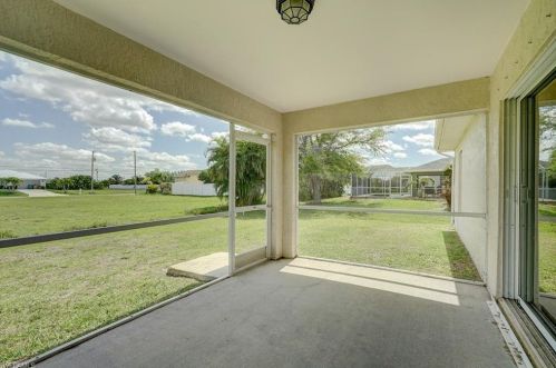 305 25th Ave, Cape Coral FL  33993-7577 exterior