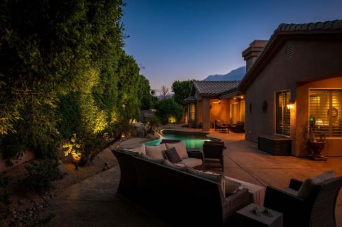 8 King Edward Ct, Rancho Mirage CA  92270-1621 exterior