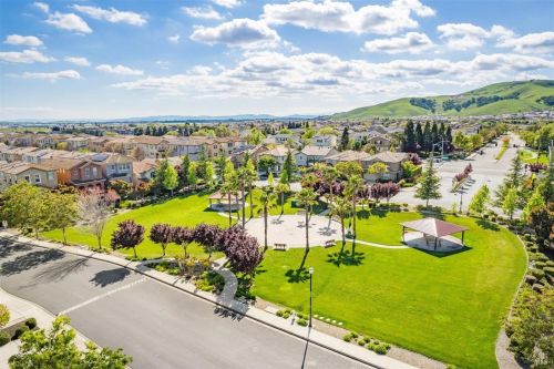 5284 Gramercy Cir, Fairfield CA  94533-6680 exterior