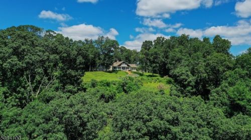 84 Hillcrest Rd, Martinsville, NJ