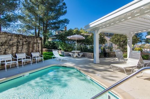 27543 Courtview Dr, Santa Clarita CA  91354-1601 exterior