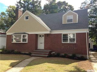 101 Mount Joy Ave, Freeport, NY 11520-1424