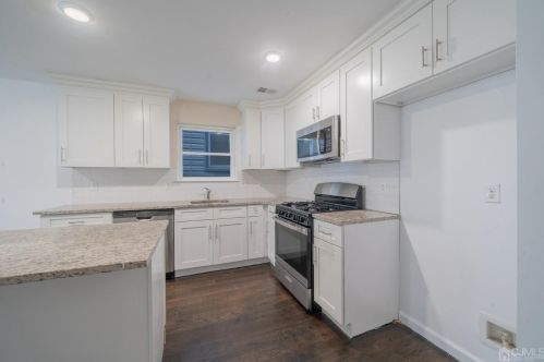 69 13 St, Newark NJ 07107-1108 exterior