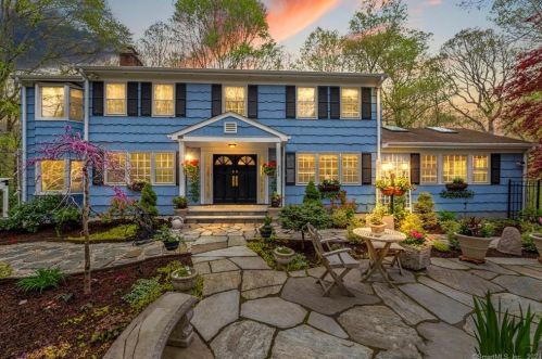 288 Shelter Rock Rd, Stamford, CT 06903-3518