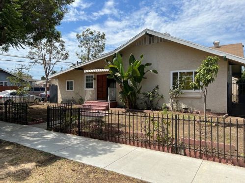 2301 Linden Ave, Long Beach, CA 90806-3213