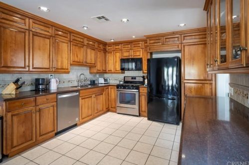 22807 Rio Clara Dr, Santa Clarita, CA 91354-2263