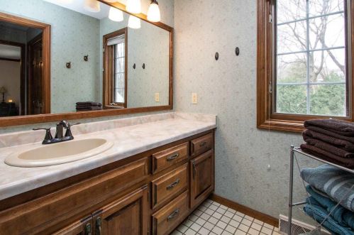2084 Wintergreen Ct, Green Bay WI  54304-1946 exterior