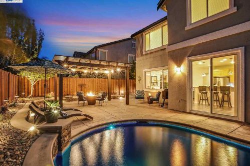 30 Matisse Ct, Oakley CA  94561-1777 exterior