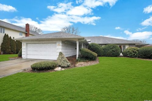 416 Marginal Rd, Muttontown, NY 11753-1913
