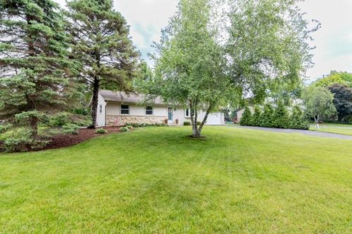 320 State St, Dousman, WI 53118-9343