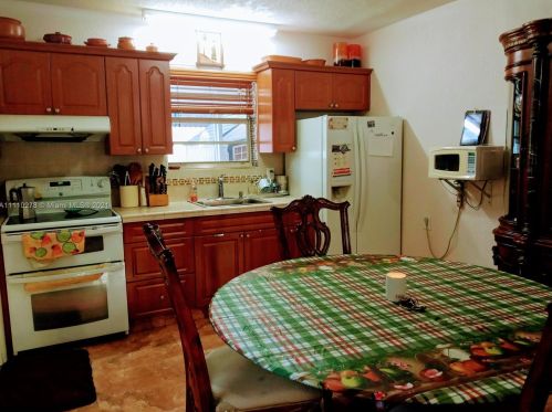 2025 3 Ave, Hialeah FL  33010-4994 exterior